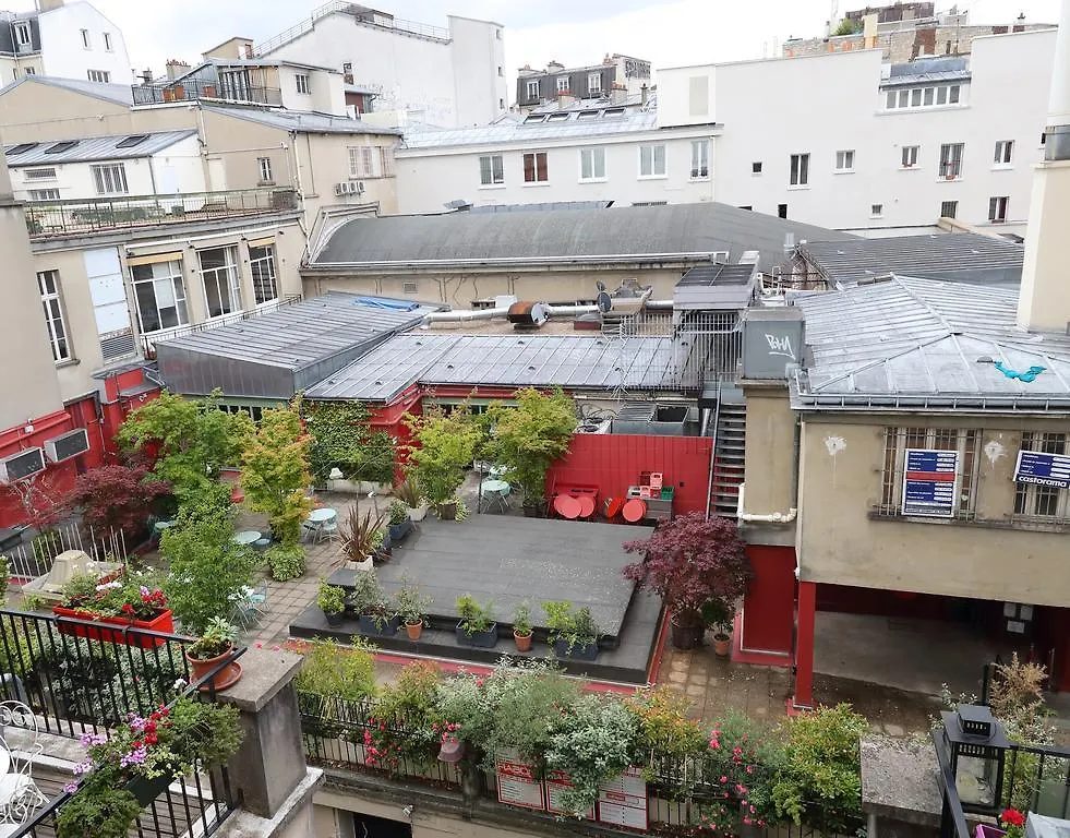 Moulin Rouge Backstage Apartment Paris