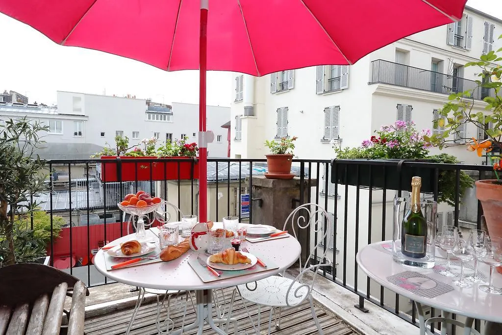 Moulin Rouge Backstage Apartment