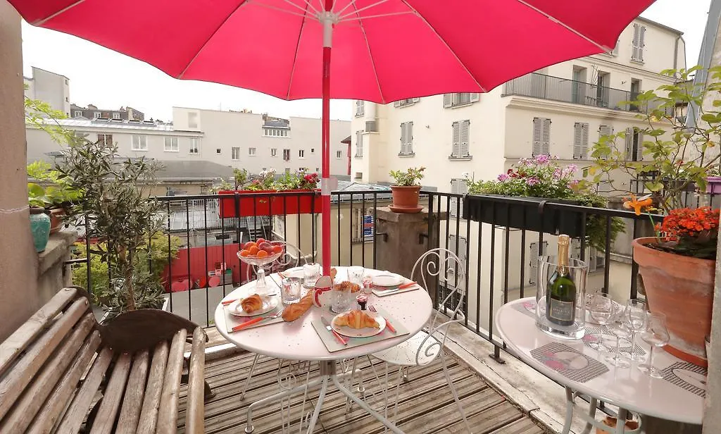 Moulin Rouge Backstage Apartment *