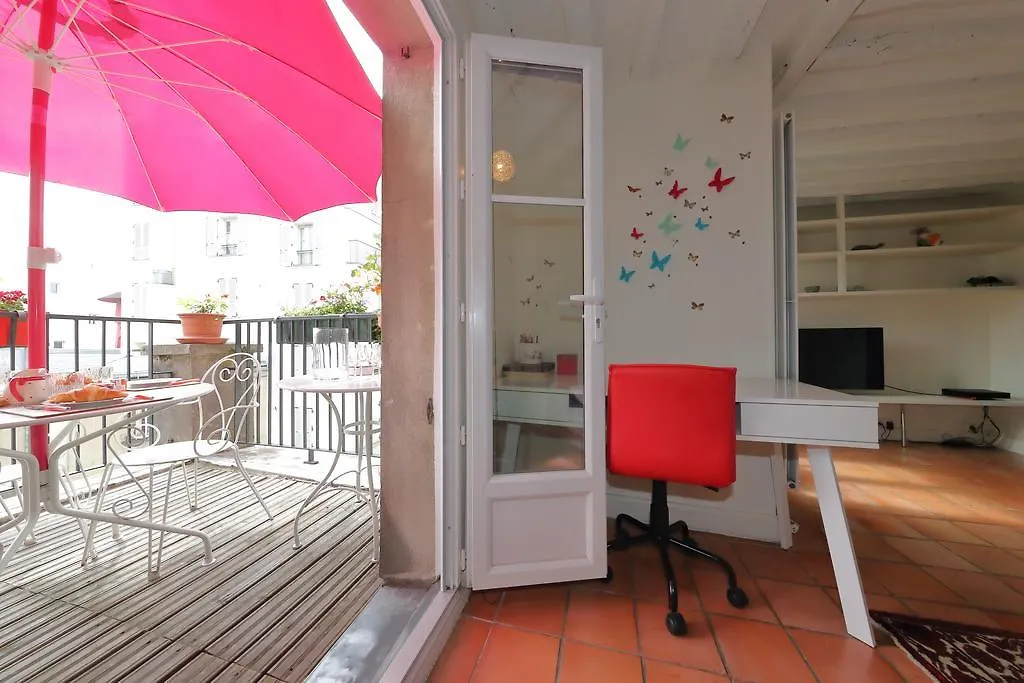 Moulin Rouge Backstage Apartment Paris